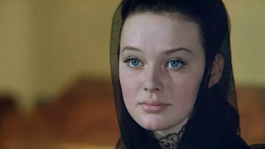 Я, словно бабочка к огню... / Жестокий романс / Анна Каренина / Война и мир