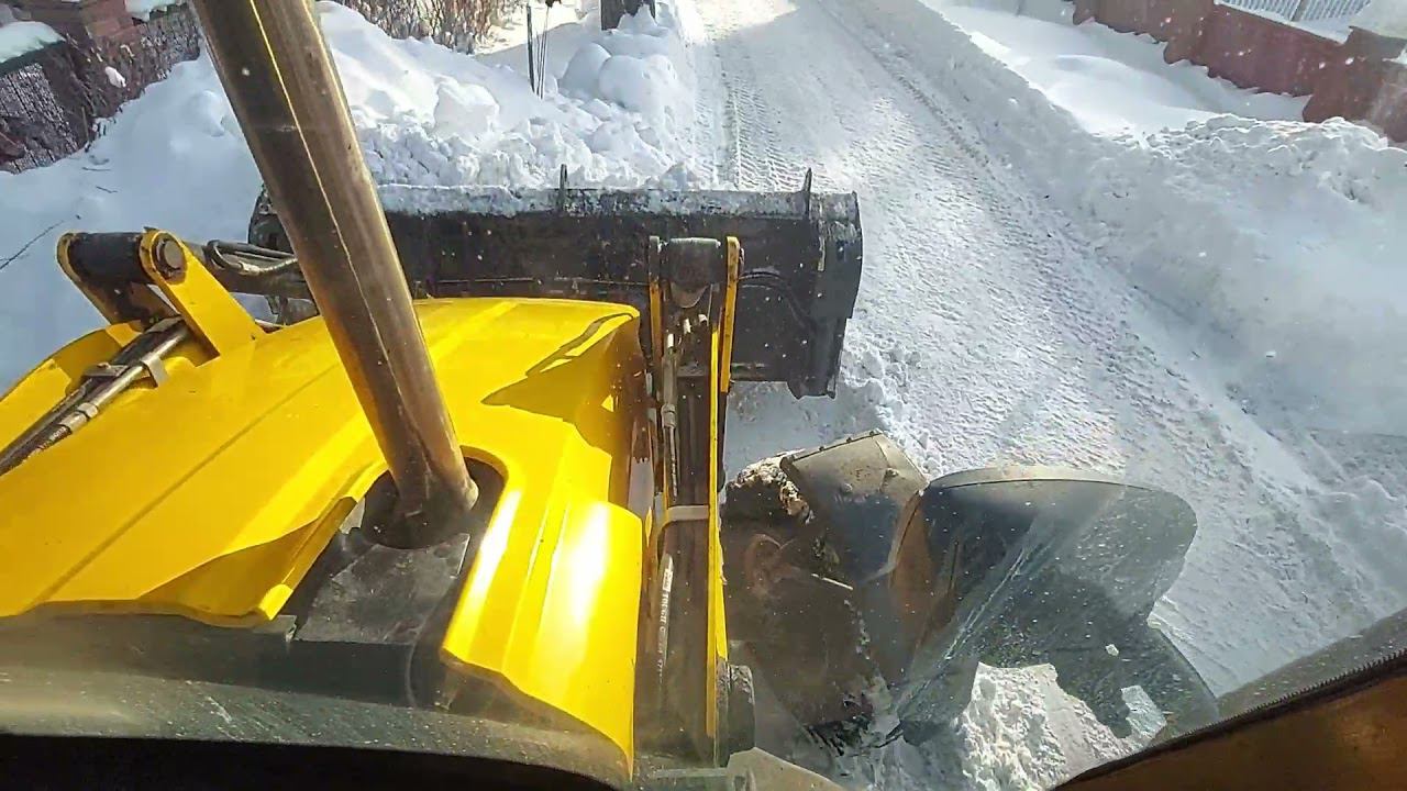 JCB читка снега.