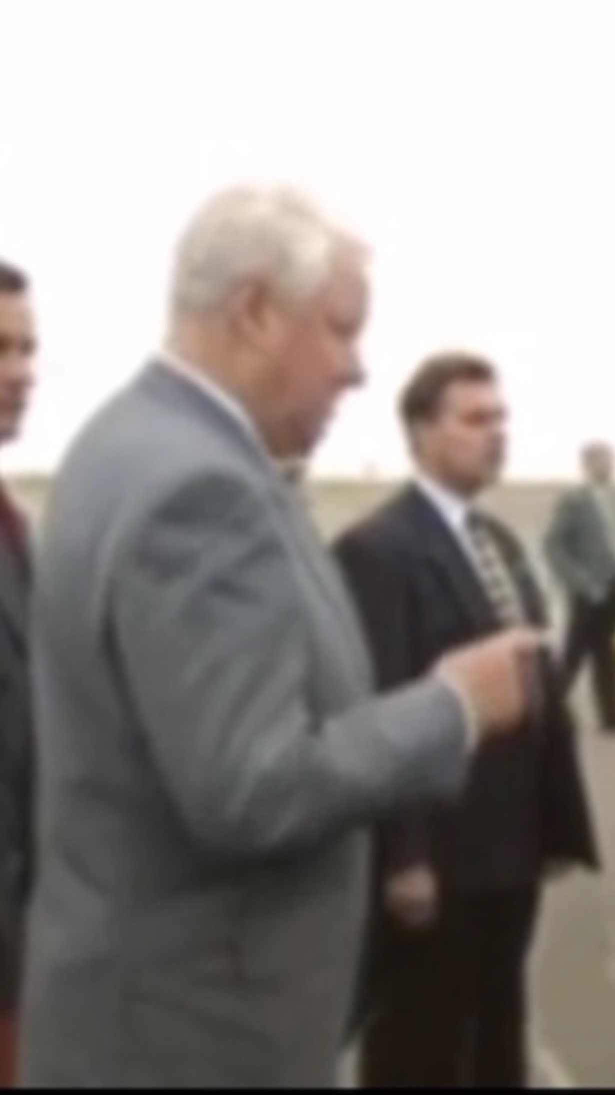 Ельцин:  девальвации не будет!