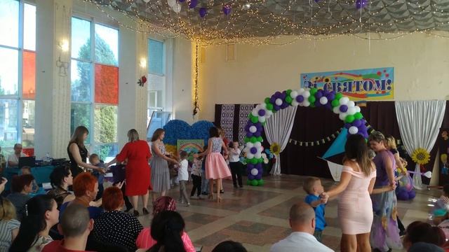 Выпускной 2019. Танец с мамами.