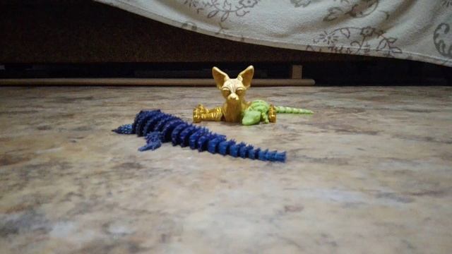 кошечка отдыхала А друзья помешали