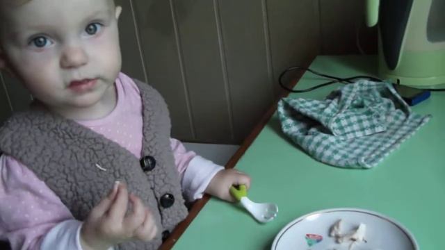 Смотреть всем!! 16мес ест мясо! Дочка любит мясо))