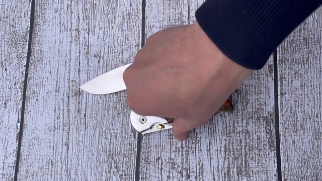 Складной нож Шмель: сталь D2, карельская береза двух цветов.