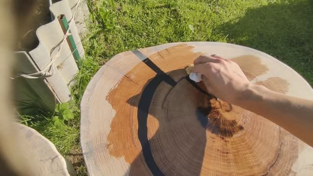 Покрытие столешницы маслом