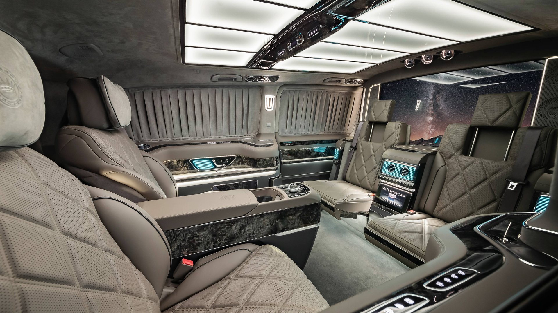 Новейшая работа по построению интерьера в Mercedes Benz V 300D FACELIFT 2024