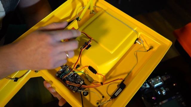 Кораблик для рибалки. Прикормочний кораблик