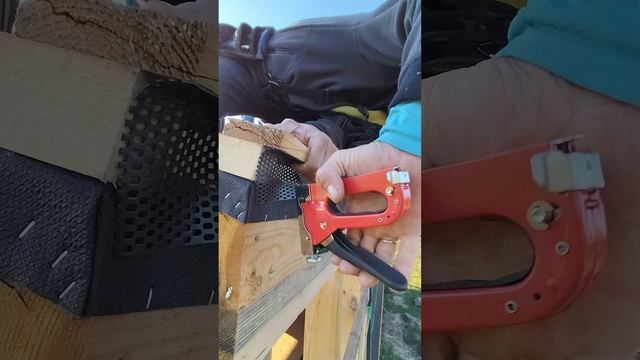 Дом 119м². Монтаж водосточных кронштейнов, кровельной сетки и карнизной планки.