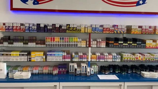 Walking through Vape USA in Naples Florida