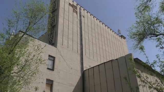 на углу сзади ДК Фосфорник