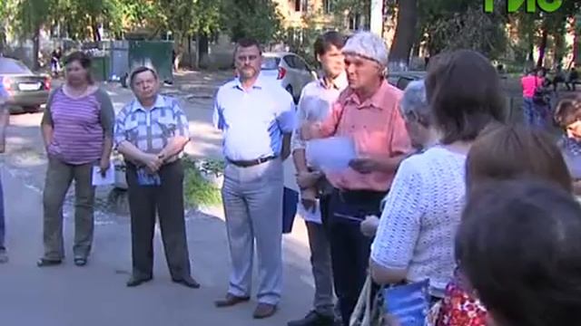 Жители микрорайона 