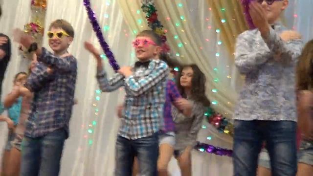 26.12.2014 Школа№1 г.Жирновск 7б танец