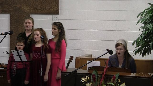 Спали детки на кроватках.