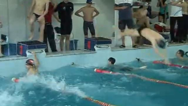 Соревнование по плаванию