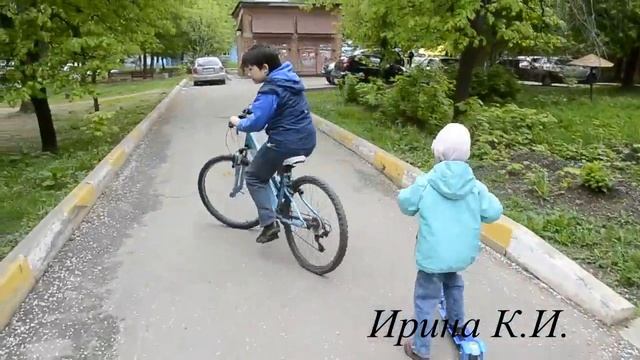 VLOG.  Дети играют.  Гуляем.  Воскресный ужин