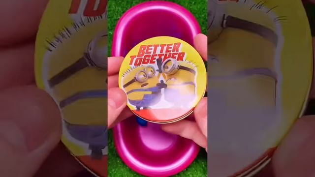 Замешивание конфеты в ванне с радужными кеглями