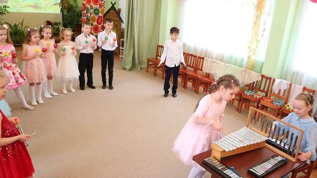 ЛУЧШИЕ ПОДАРКИ девочкам на 8 марта в деском саду и ПОЗДРАВЛЕНИЕ родителям  *Тайр Лайк*