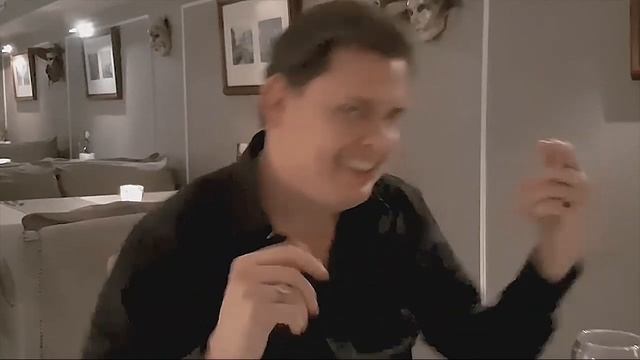 Евгений Понасенков танцует под 