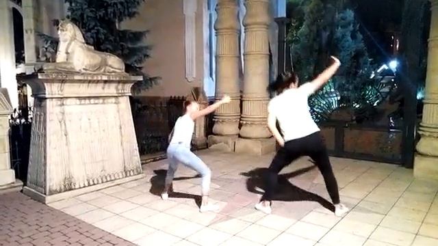 NalaliaGrano и ArinaGrano. Танцы на полный желудок!))))