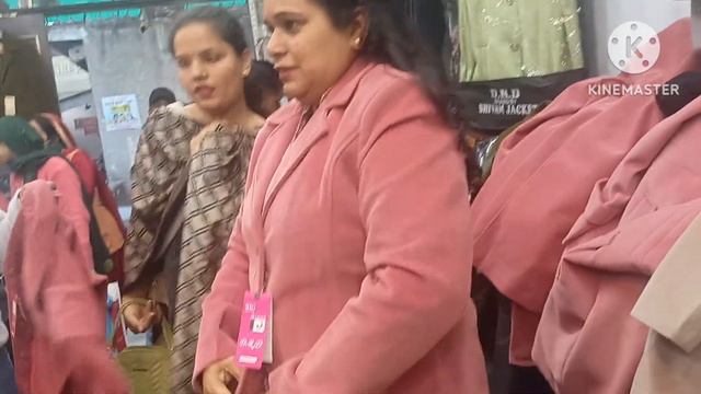 Shopping Time With Friends #windowshopping