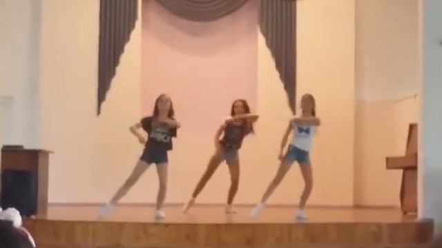 Танец на выпускной♥