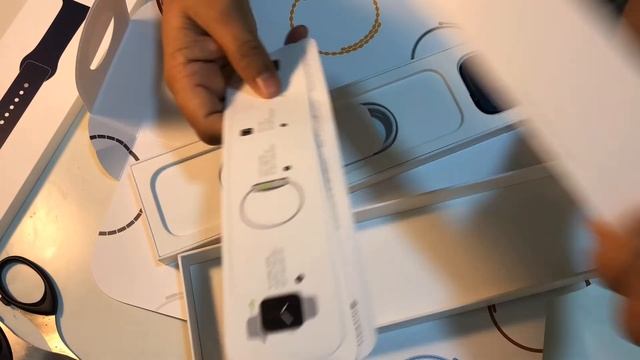 Unboxing Apple Watch 6 Series