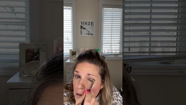 Basic Everyday Makeup Inspired By Hilary Duff On “Younger”