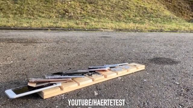 Машина давит айфоны о м г