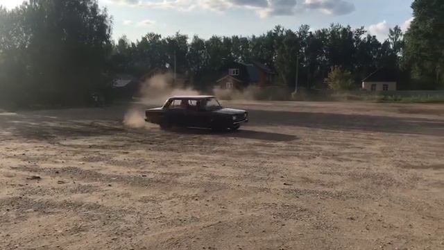 Первый в жизни дрифт!! ВАЗ 2107 сток