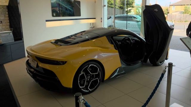 Maserati MC20 - Giallo Genio Yellow  4K