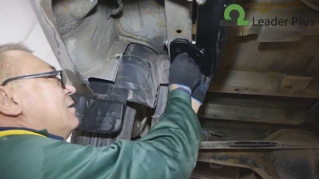 Установка фаркопа Leader H214  А  HYNDAY STAREX  минивен   2007     г в