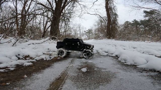 Hummer H2 Crawling In Snow And Ice