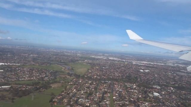 Qantas A330 Landing Melbourne Tullamarine 12/08/2015