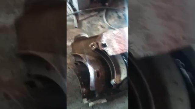 замена смазку ступицу,замена рем-ком тормозые ричаги ,замена накладки полуприцеп GRINVALD оси SAF