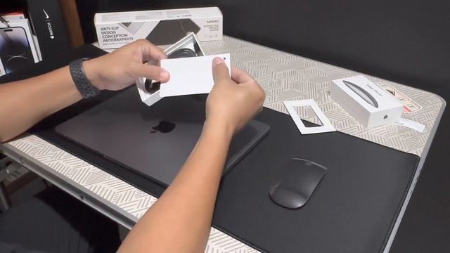 APPLE Magic Mouse & MINISO Mouse Pad Unboxing
