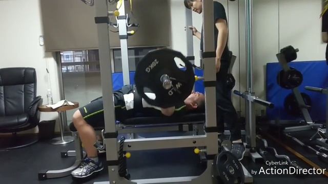 越谷市 １８完全個室 パーソナルトレーニングジム くびれスタジオ  プライベート マンツーマン  ダイエット 痩せたい 筋トレ 体幹 美脚 美尻 ボディメイク 草加市 春日部市