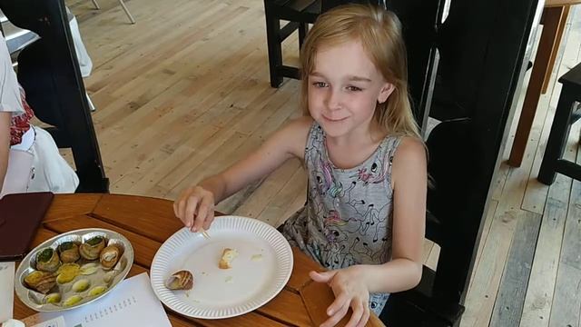 Смакуємо равликів на равликовій фермі Jiffy