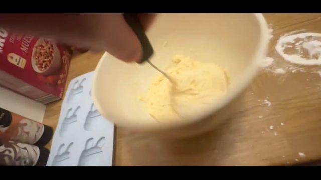 CAN YOU MAKE SNEAK ENERGY MUFFINS? BAKE WITH BAUMBAKIS! 