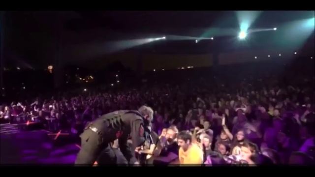 Slipknot's Corey Taylor Slaps Phone Out Of Fans Hands For Texting From Front Row..