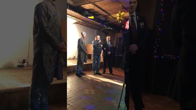 Заманов Рафаэль встречает гостей Анатолий Леденев.