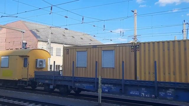 1016 029-1 Mit Einem Bauzug In Linz Hbf Am 2.4.2024