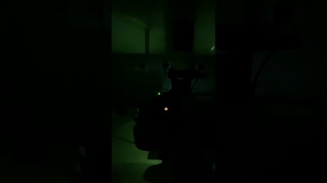 Examinando Células İmunes Sob Um Microscópio İnvertido - 1