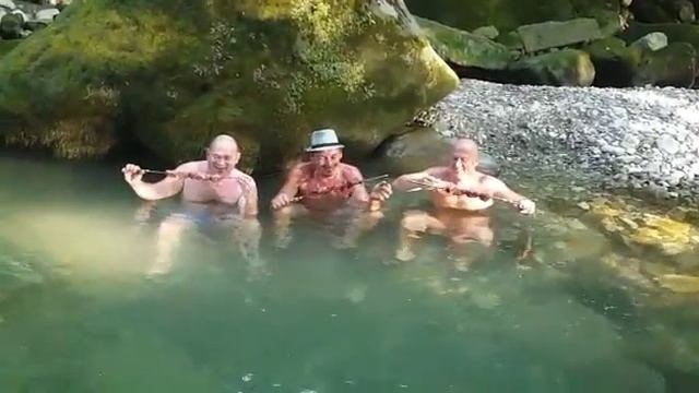Кушаем барашка в речке