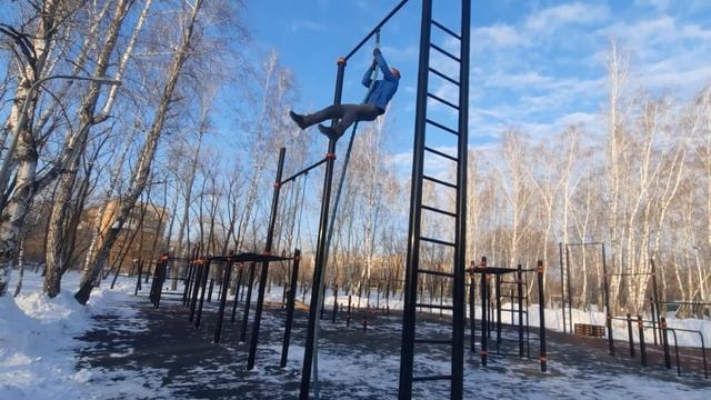 Подьем по канату только на руках, без помощи ног!!! Тренировка рук!!!