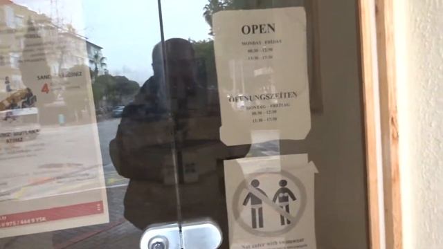 Аланья 25 январь 2019 Культурный центр Аланьи и район Клеопатры, Инфокиоски для туристов, банкомат