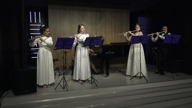 Ансамбли - духовые инструменты (старшие), Con Moto