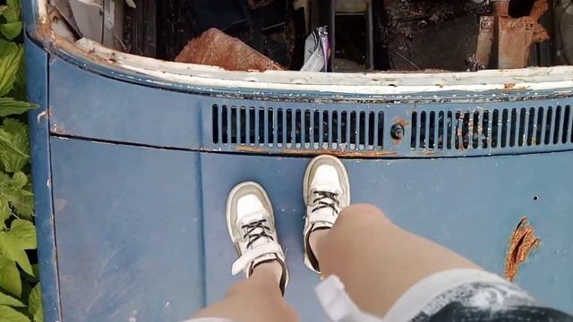 ЗАБРОШЕННЫЙ МОСКВИЧ ЗАРОС СПУСТЯ 7 МЕСЯЦЕВ!