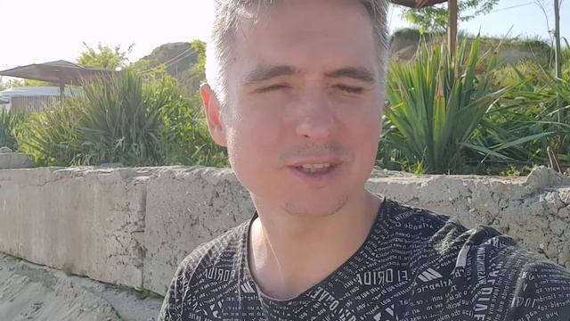 Денис Коваленко - агент отдела продаж в компании 