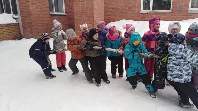 Котофеич тянет канат