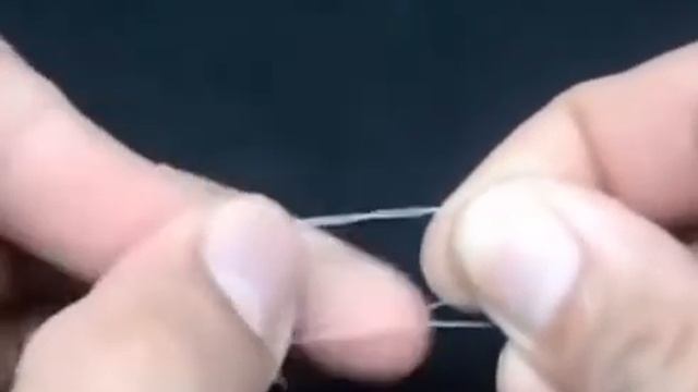 завязываем крючок с леской