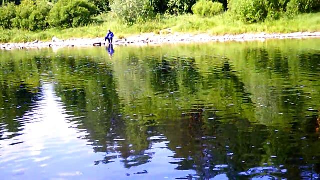 на дальнем плесе.